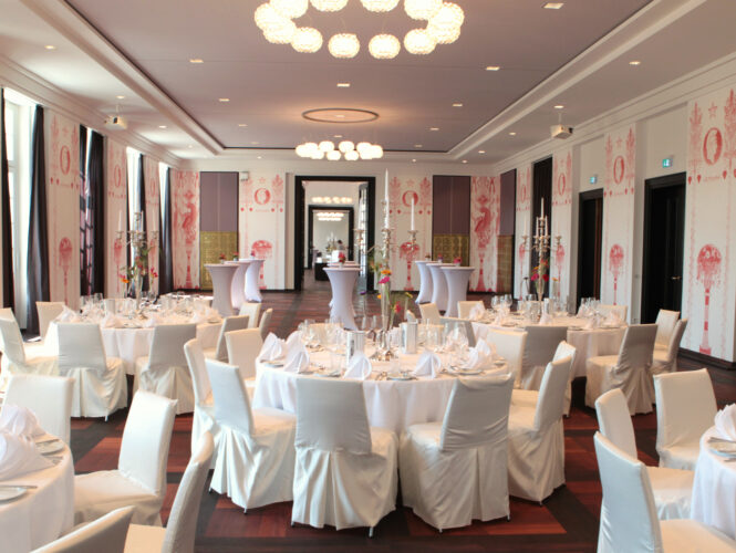 Roter Saal Bankett + Stehtische ©Dröse & HCC Hannover Festsäle im HCC erstrahlen in neuem Glanz. Feierliche Wiedereröffnung mit Gästen aus Politik und Wirtschaft. (Foto: Rainer Droese)